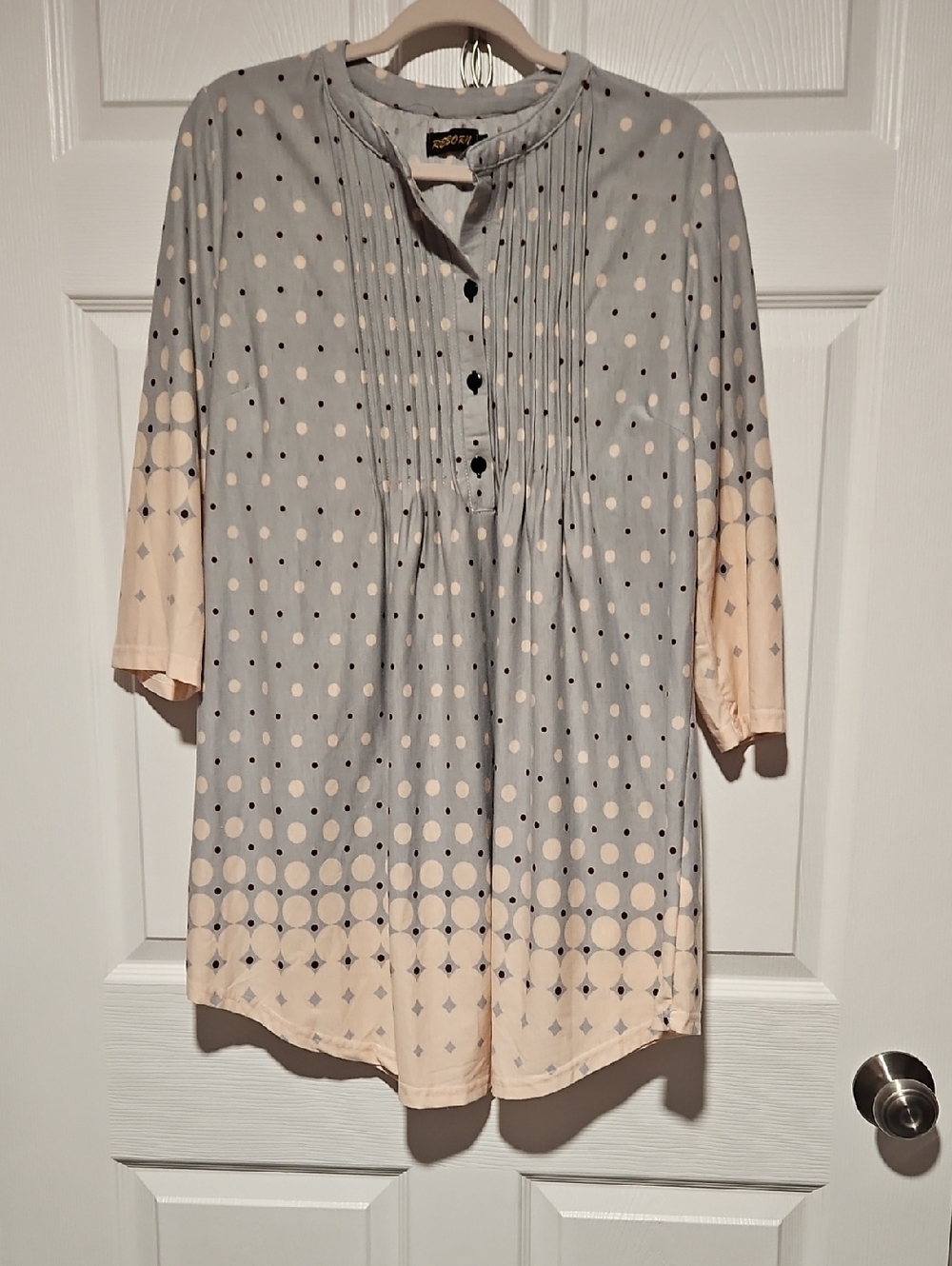 Reborn Polka Dot Blouse in Light Gray and Peach
